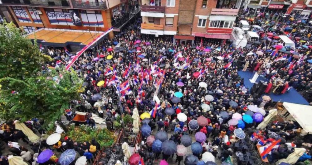 Largimi i Listes Serbe nga institucionet, serbet protesta ne Mitrovice
